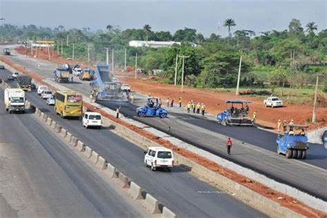 Gunmen rob motorists on Lagos-Ibadan expressway (video)