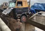 Trailer rams into bridge railing and causes gridlock along Lagos-Ibadan expressway